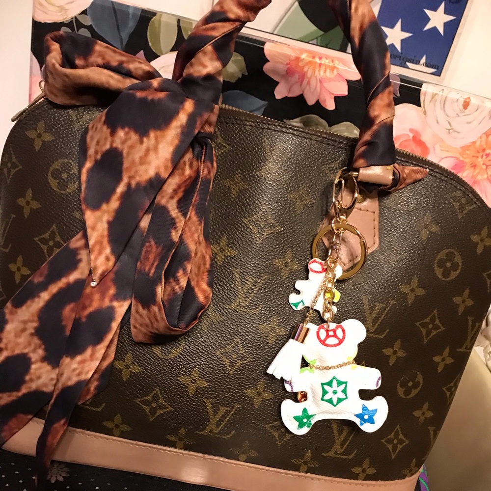 Teddy bear keychain white with colorful print.